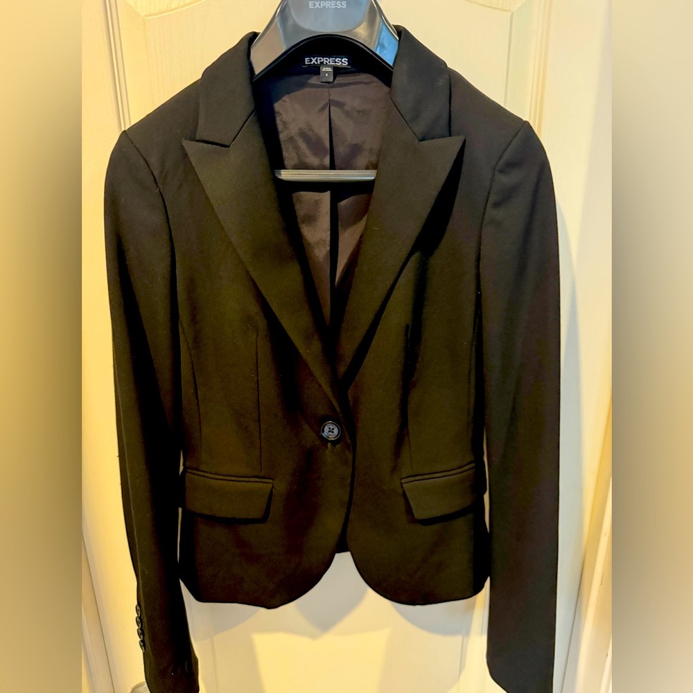 Express Women’s Fully lined Blazer, Black, size 6